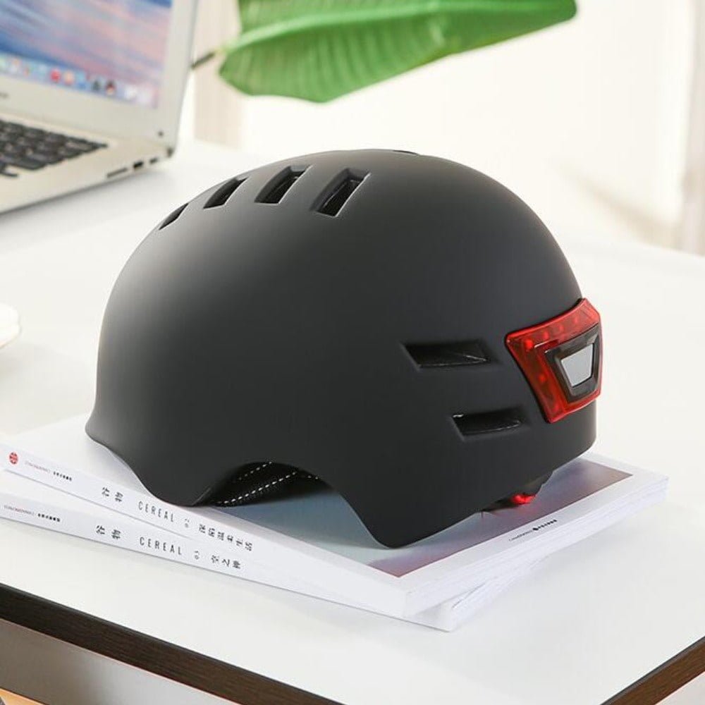 Kask-ochronny-ze-swiatlami-12