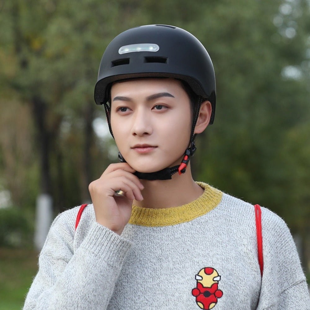 Kask-ochronny-ze-swiatlami-16